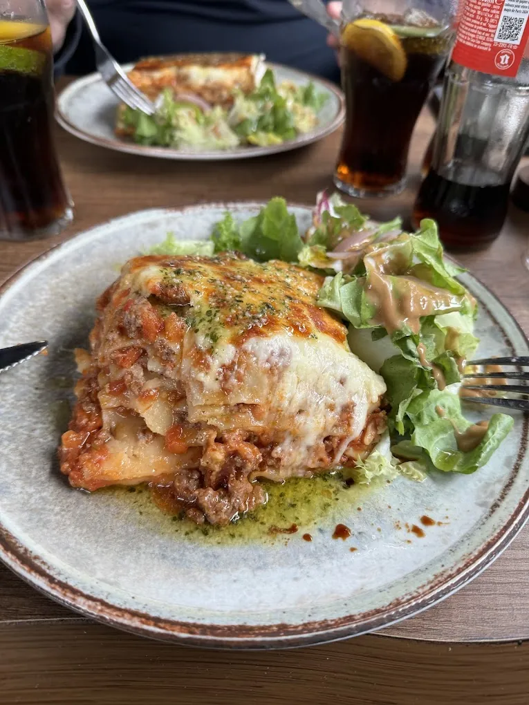 Gratin de pâtes et salade